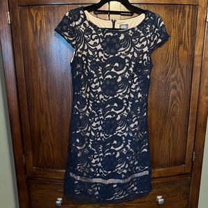 Vince Camuto navy blue lace sheath dress with cap sleeves | size 6